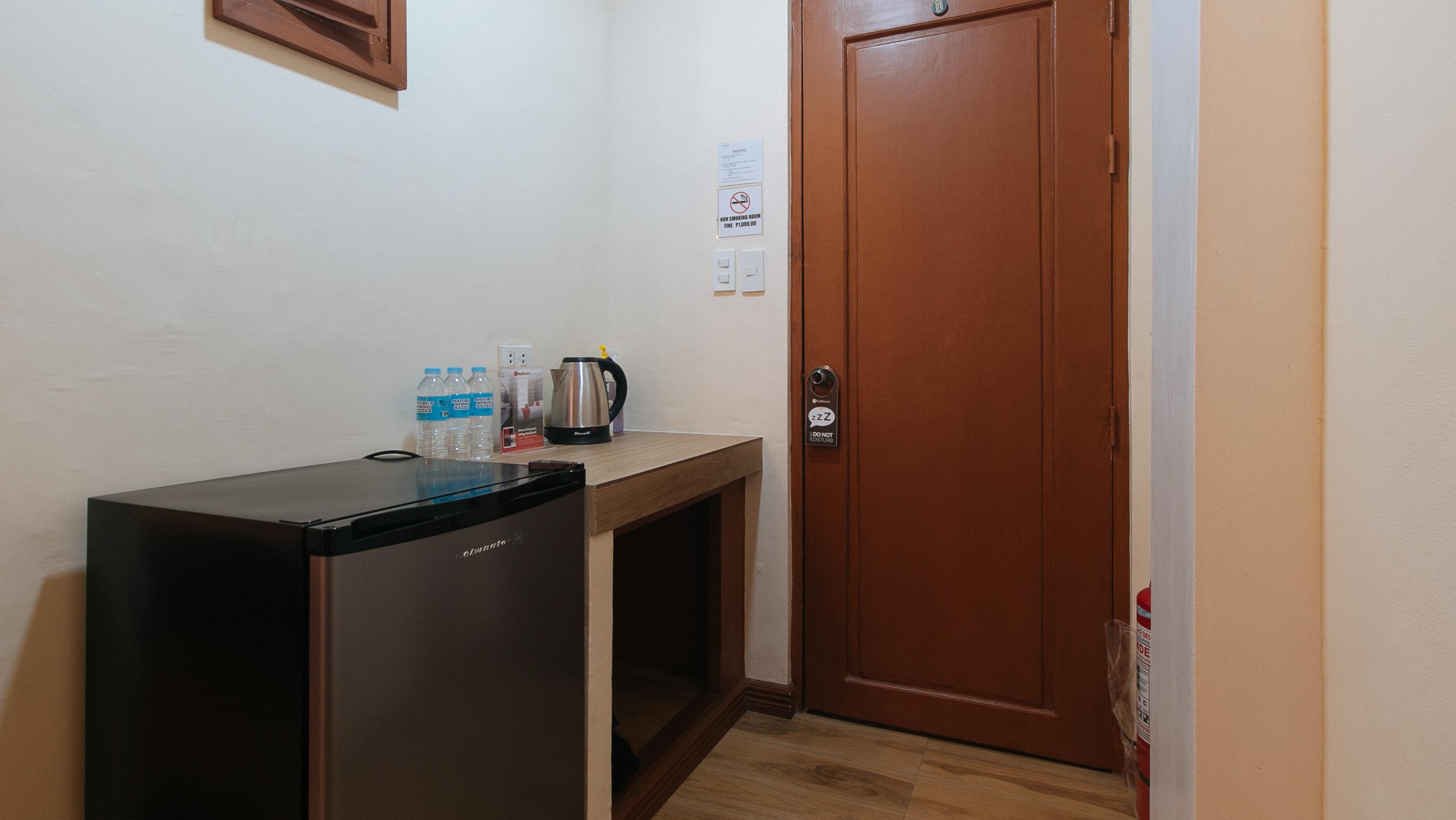 Reddoorz Plus Near Johnson And Johnson Paranaque Paranaque City Екстер'єр фото